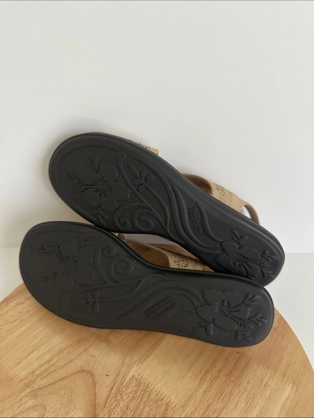 Easy Street Womens Claudia Wedge Sandals